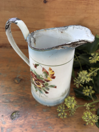 Gebloemde kleine waterkan
