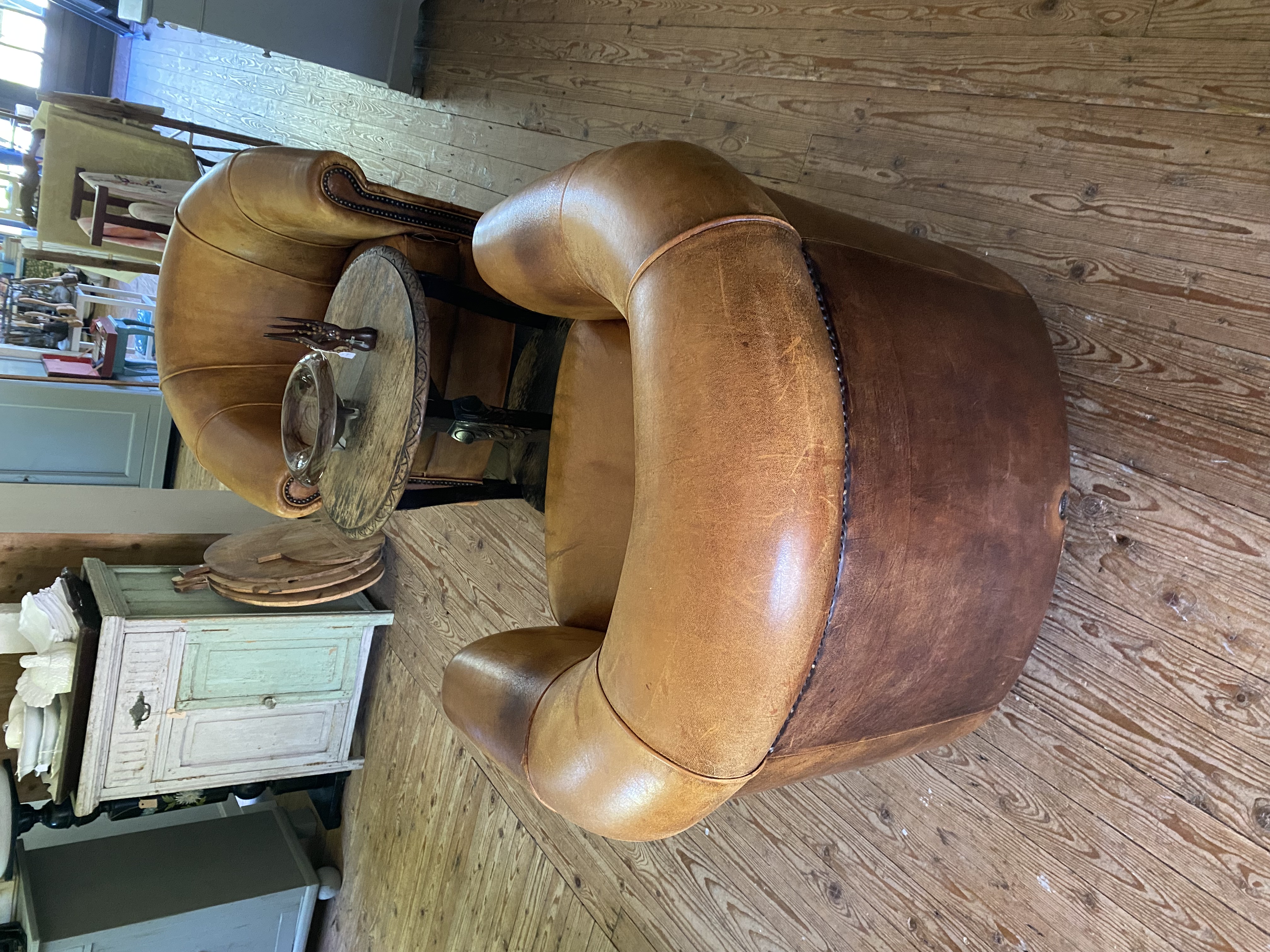 Twee schaapsleren fauteuils ( gemerkt Joris )