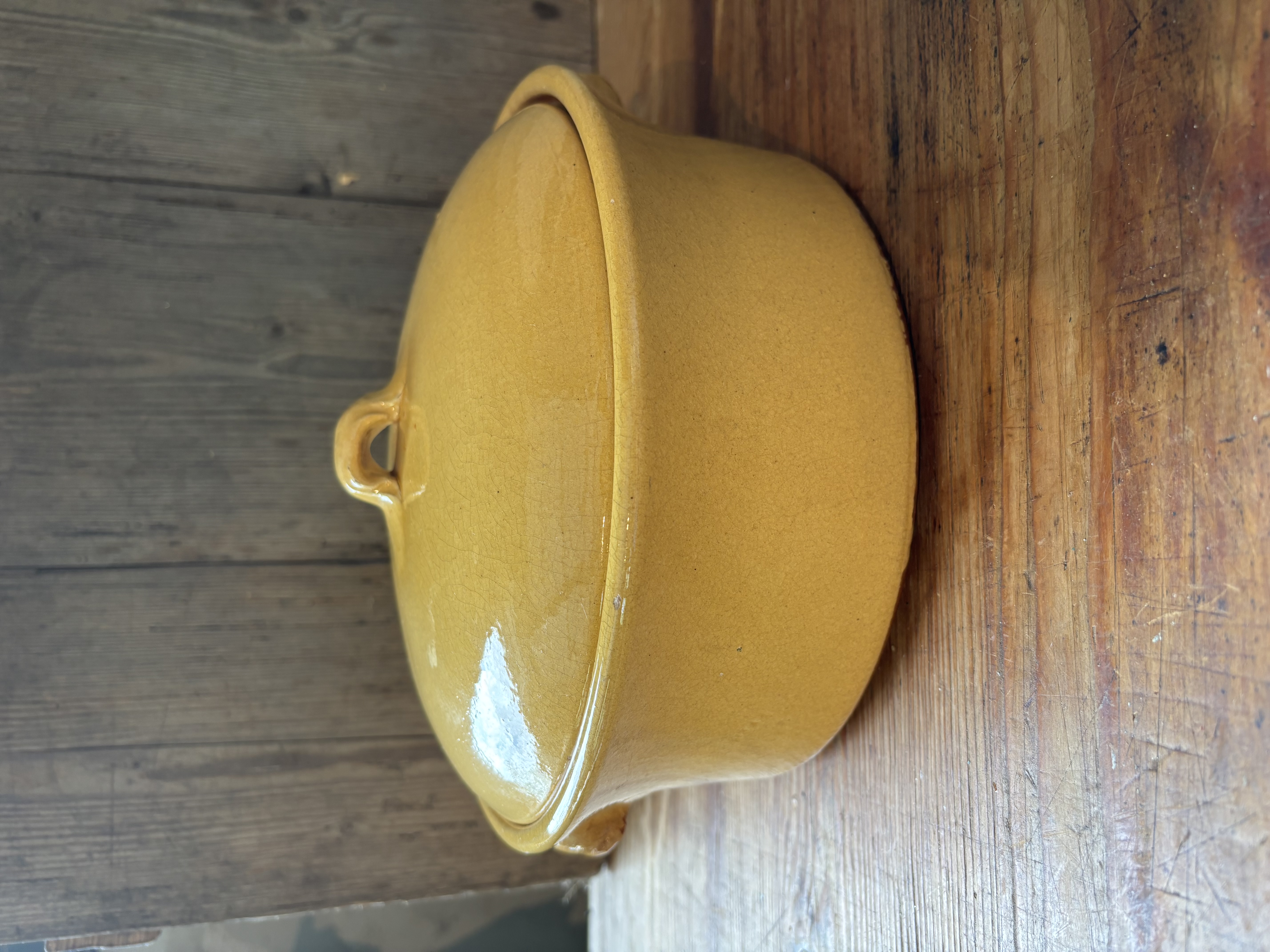 Mosterdgele kookpot