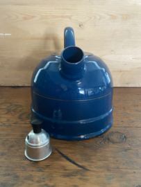 Petrol blauwe fluitketel