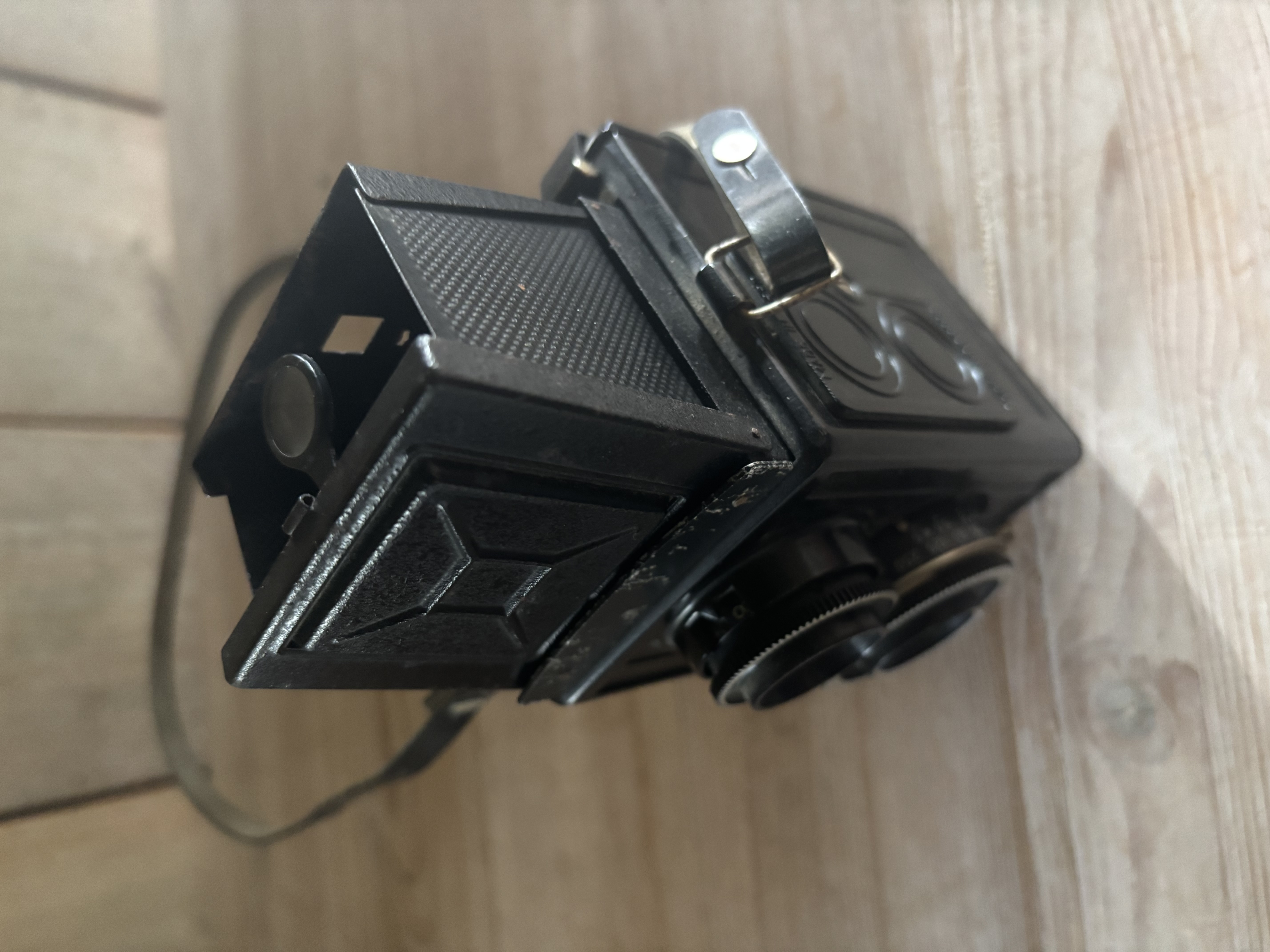 Box camera met hengsel