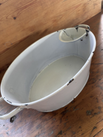 Wit emaille teiltje met zeepbakje