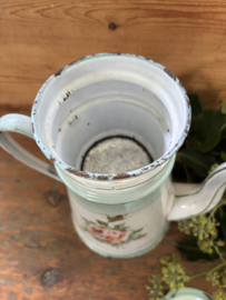 Gebloemde koffiepot met opstand
