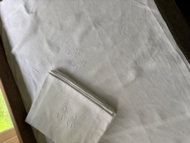 Antieke doeken met monogram