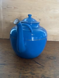 Blauwe grote chocolade ketel