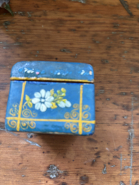 Prachtig doosje met bloemen