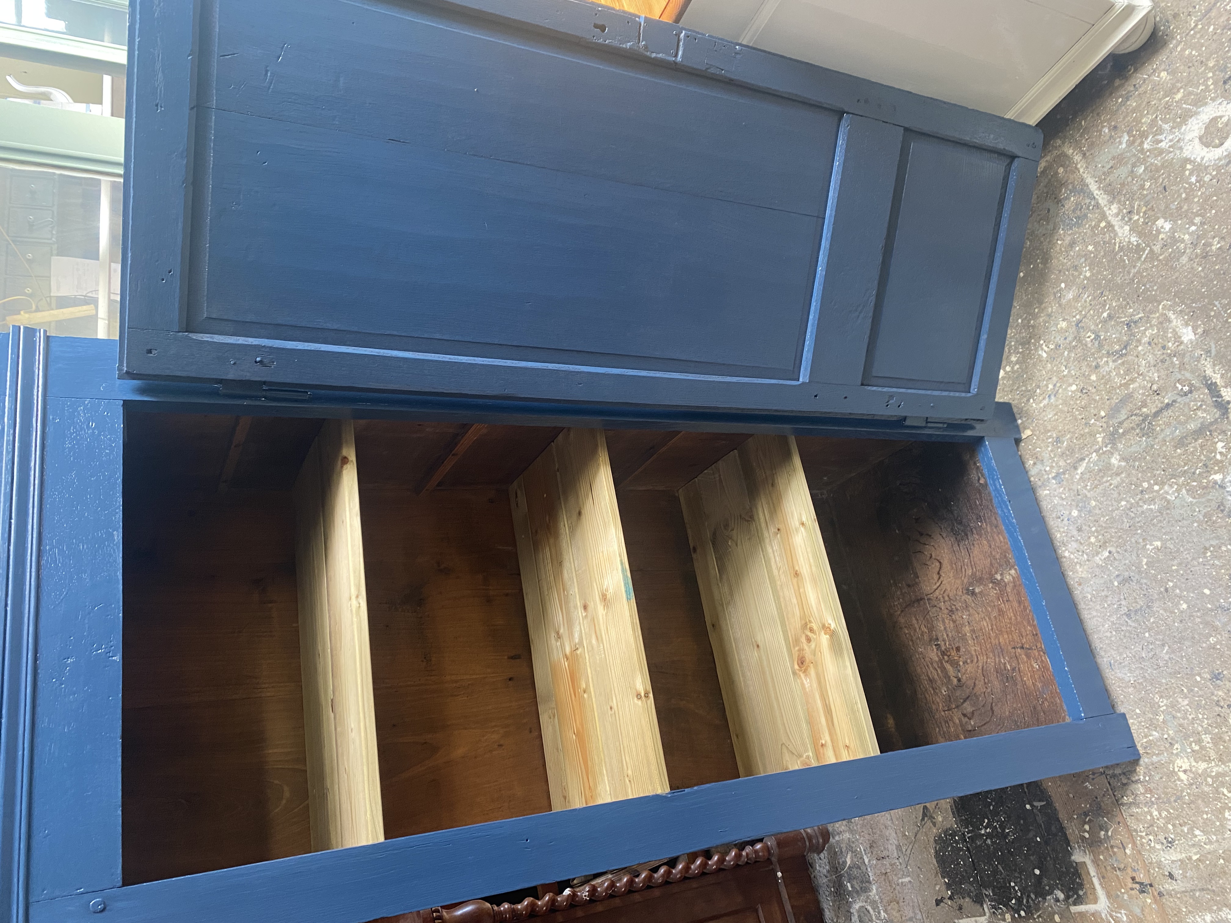 Oude Boerenblauwe eendeurskast