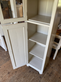 ( Verkocht ) Eendeurs vitrinekast met onderkast en deuren linksom open.