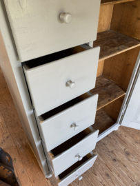 Prachtige grote grijze spekkast met 5 laden.