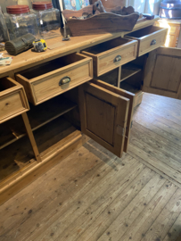 ( Verkocht ) Prachtig sfeervol oud grenen dressoir.