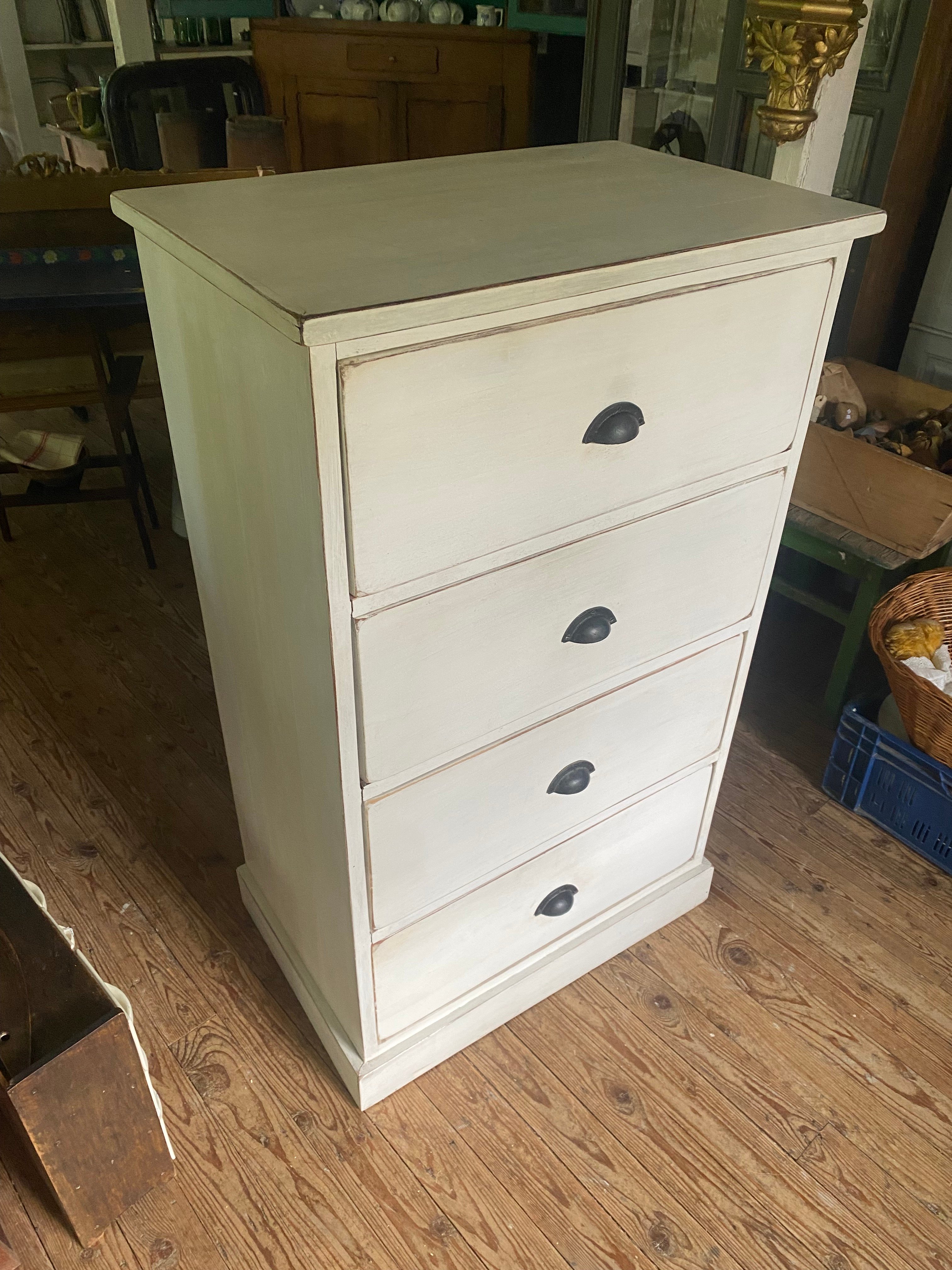 Witte ladenkast