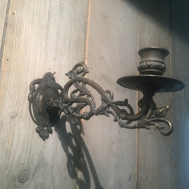Twee oude koperen wand kandelaars