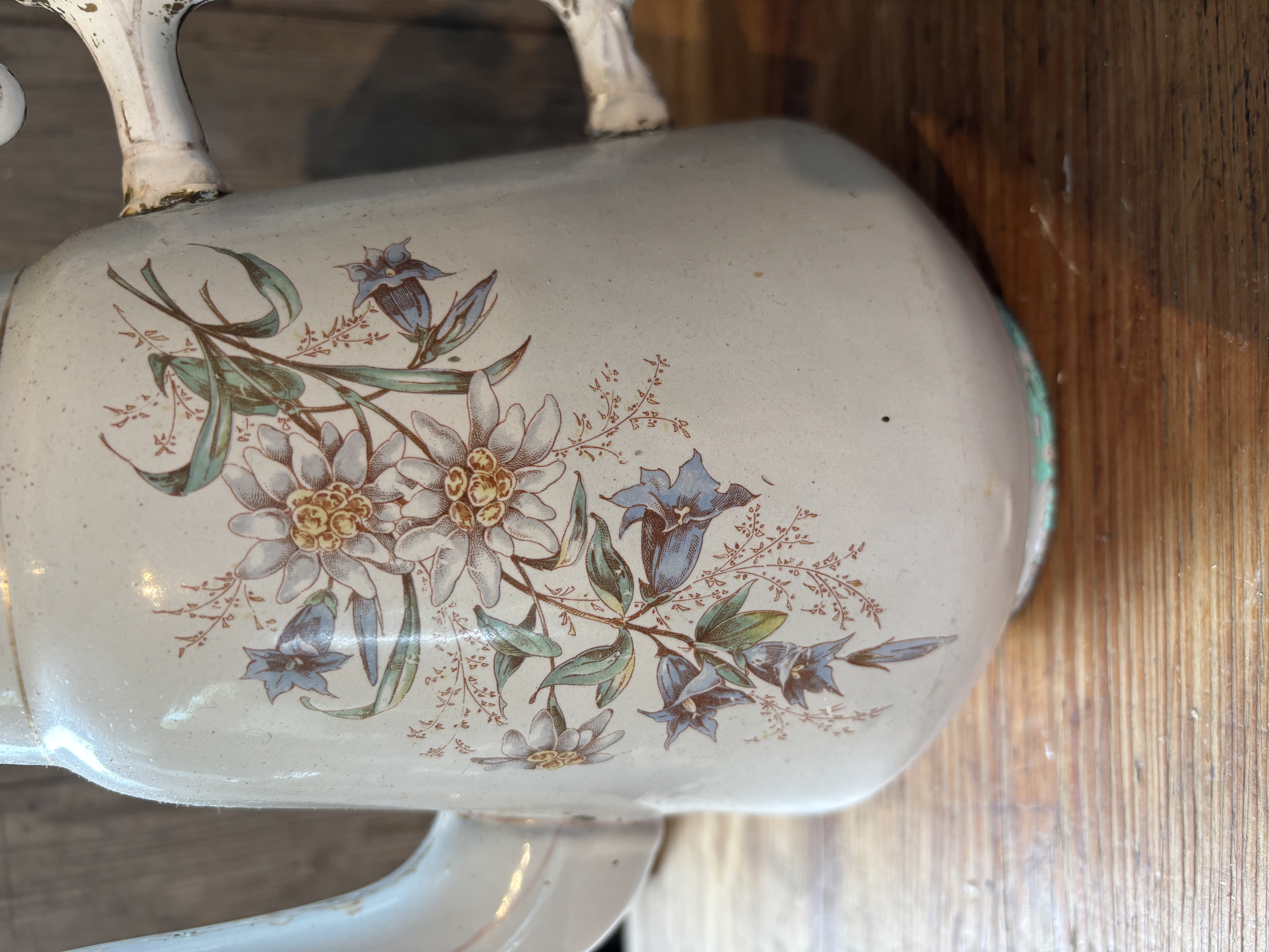 Schaatsenrijder kan met bloemen