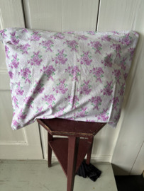 Sloop wit met lila bloemen