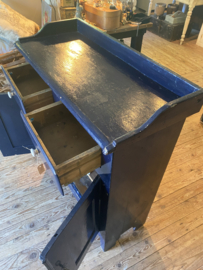 Mooi oud blauw kastje met twee bovenlades