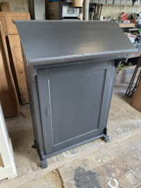 Oude Lessenaars kast