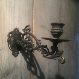 Twee oude koperen wand kandelaars