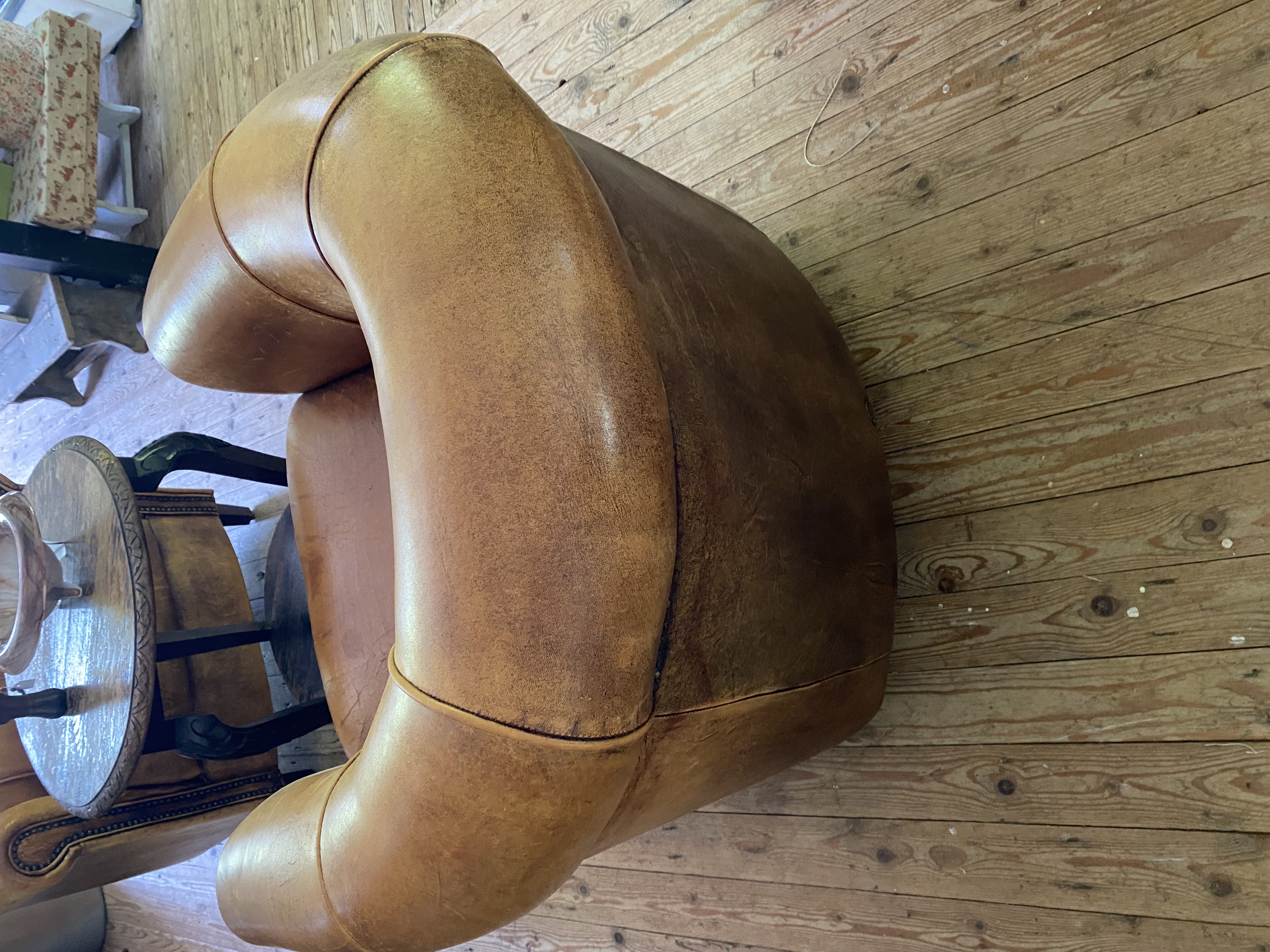 Twee schaapsleren fauteuils ( gemerkt Joris )