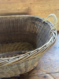 Ovalen rieten mand