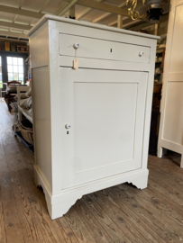 ( Verkocht ) Mooie zandkleurige kast met bovenla.