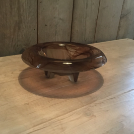 Glas schaal op drie poten