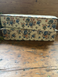Twee stoffen bloemen doosjes