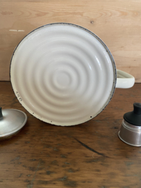Crème kleurige fluitketel