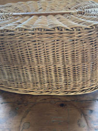 Ovalen rieten mand