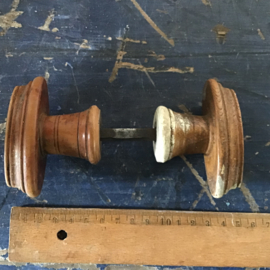 Dubbele houten knop nr 20