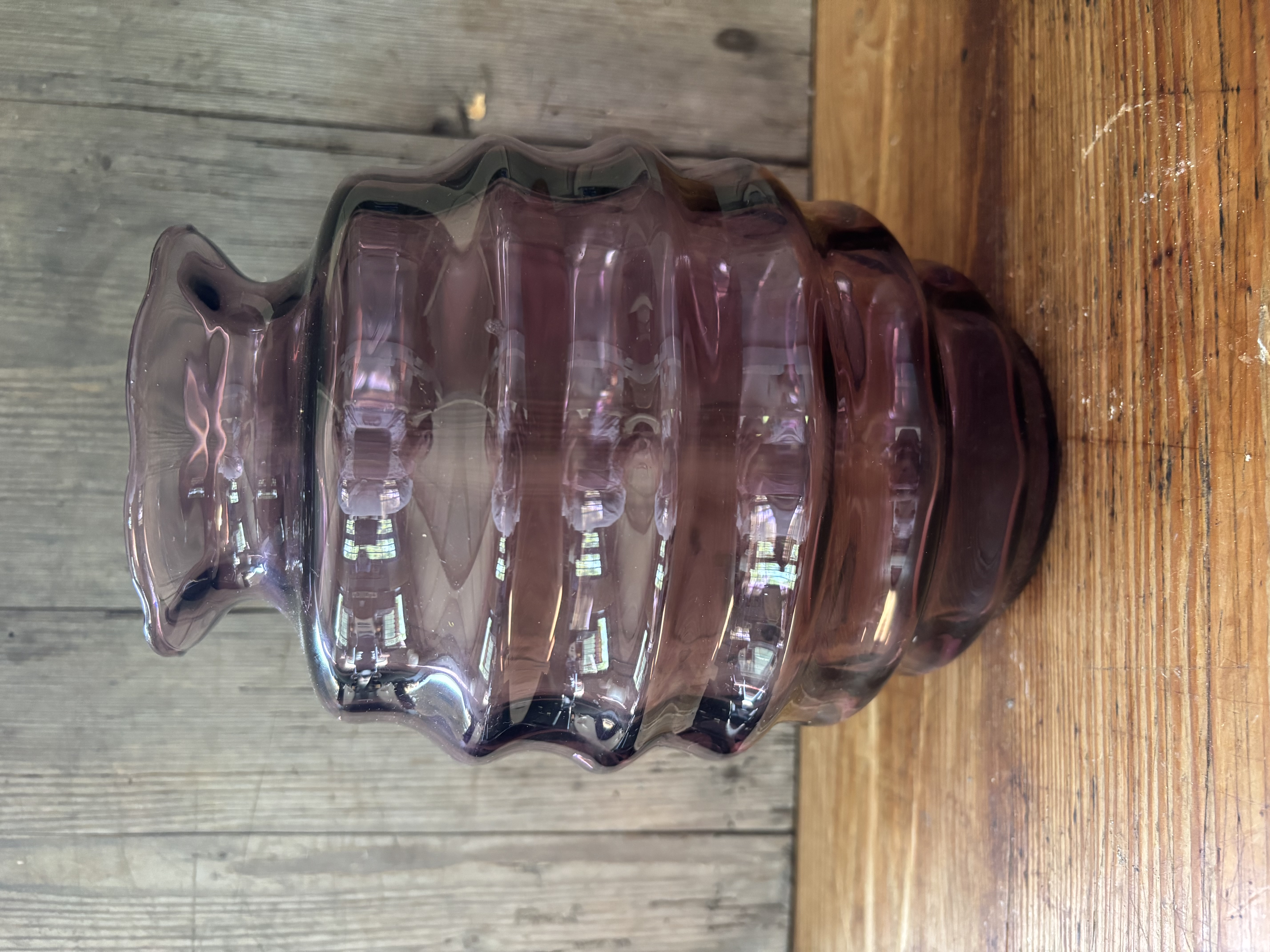 Aubergine kleurige vaas