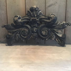 Oud houten ornament