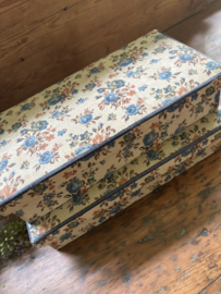 Twee stoffen bloemen doosjes