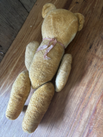 Oud geknuffeld beertje