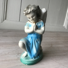 Geknielde biddende engel
