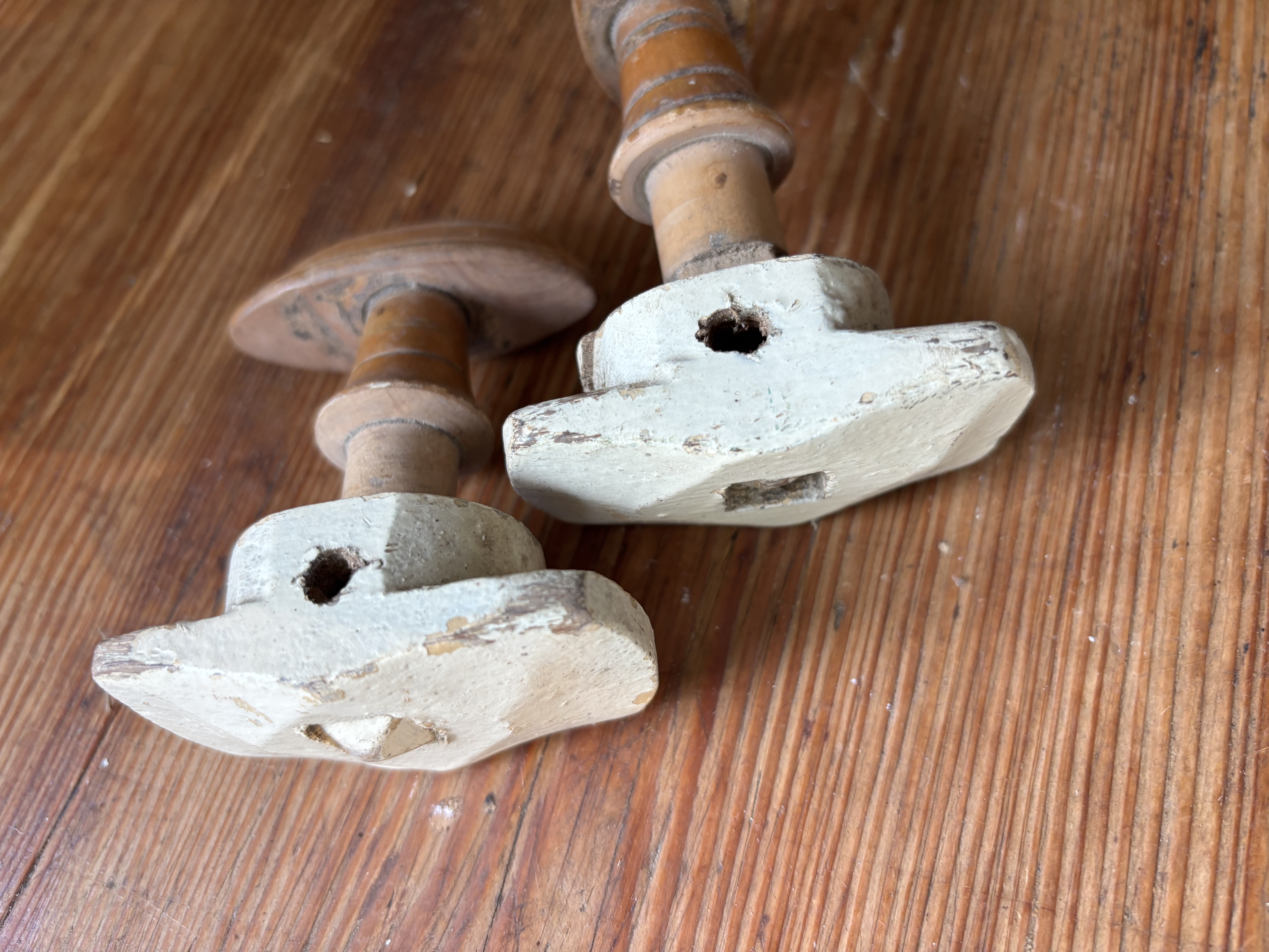 Twee enkele knoppen nr 18