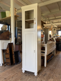 ( Verkocht ) Eendeurs vitrinekast met onderkast en deuren linksom open.