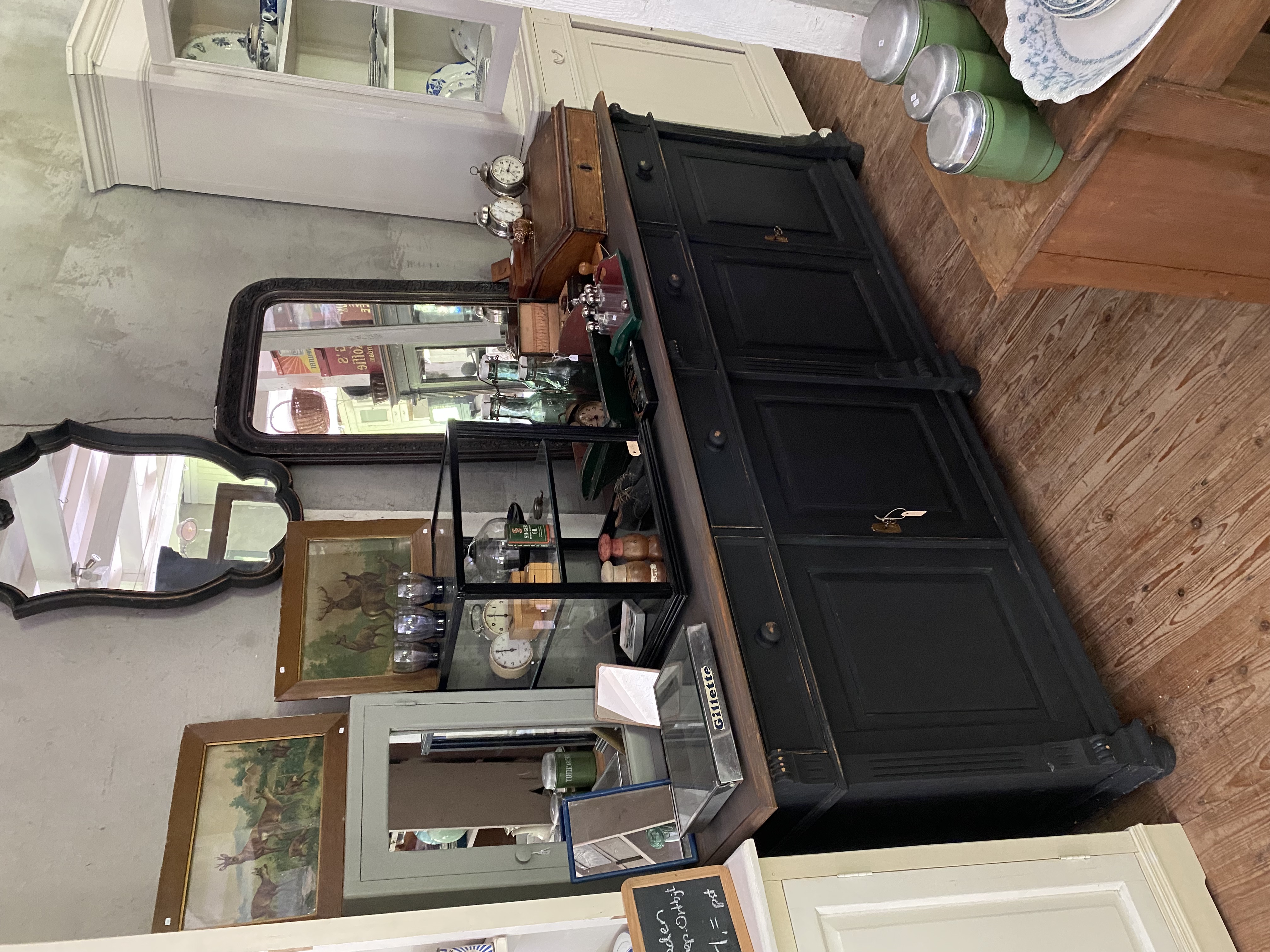 Zwart 4 deuren, en 4 laden dressoir