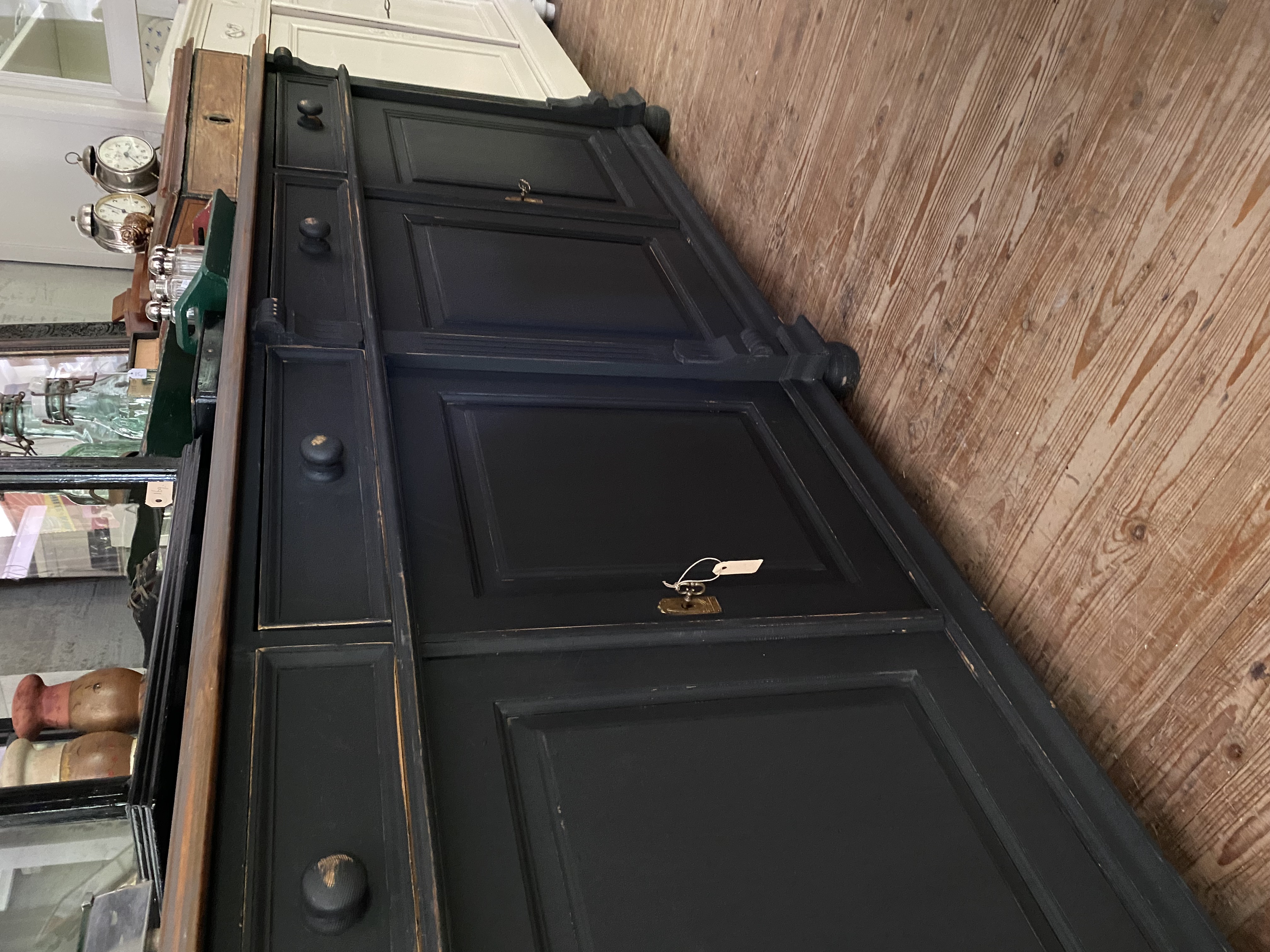 Zwart 4 deuren, en 4 laden dressoir