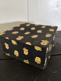 Stoffen doosje zwart met gele bloemen
