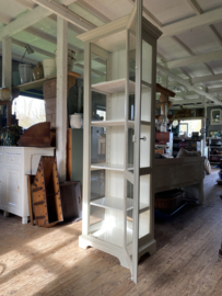 ( Verkocht ) Prachtige slanke vitrinekast.