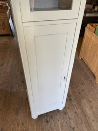 ( Verkocht ) Eendeurs vitrinekast met onderkast en deuren linksom open.