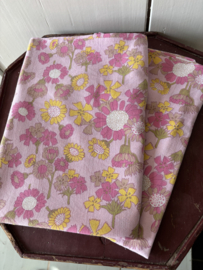 Twee slopen roze bloemetjes