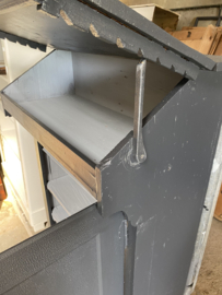 Oude Lessenaars kast