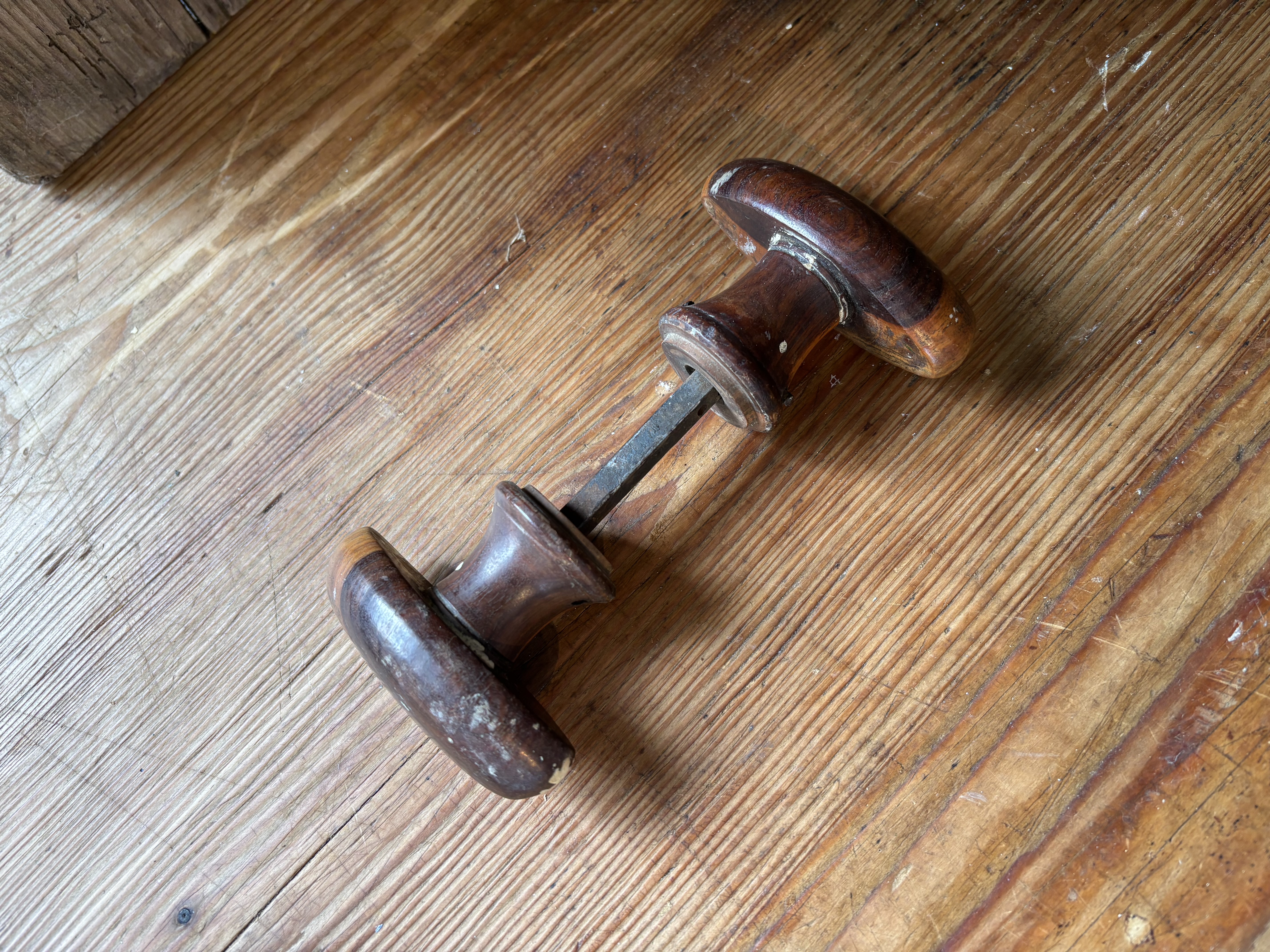 Houten dubbele knop nr 5