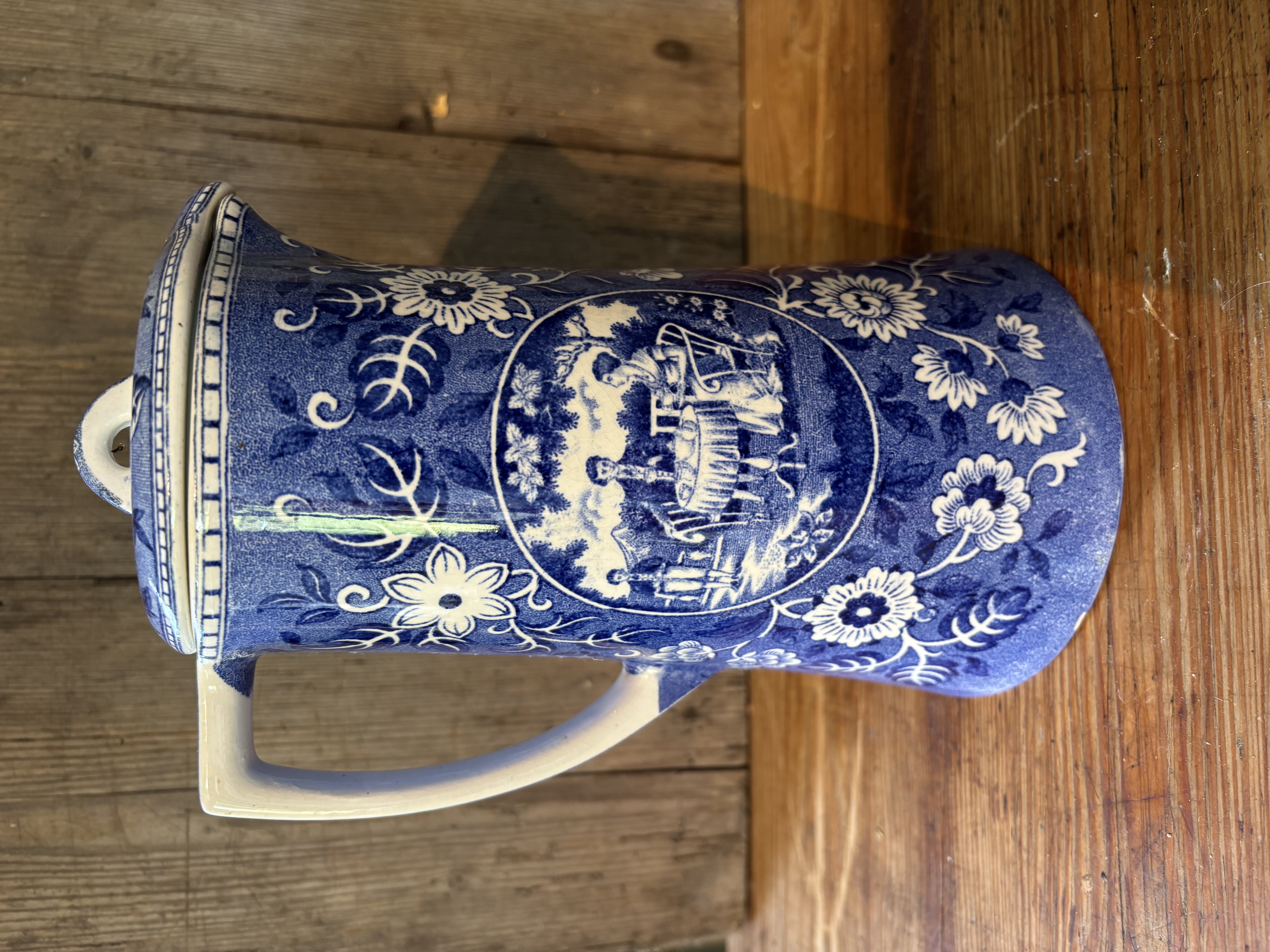 Teadrinker kan met deksel