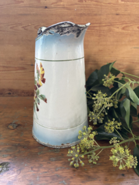 Gebloemde kleine waterkan