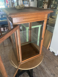 Oude orginele vitrine.