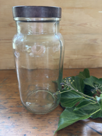 Glazen pot met bakkeliet deksel