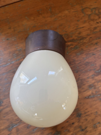 Crème plafondlamp met bakkelieten ring