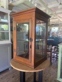 Oude orginele vitrine.